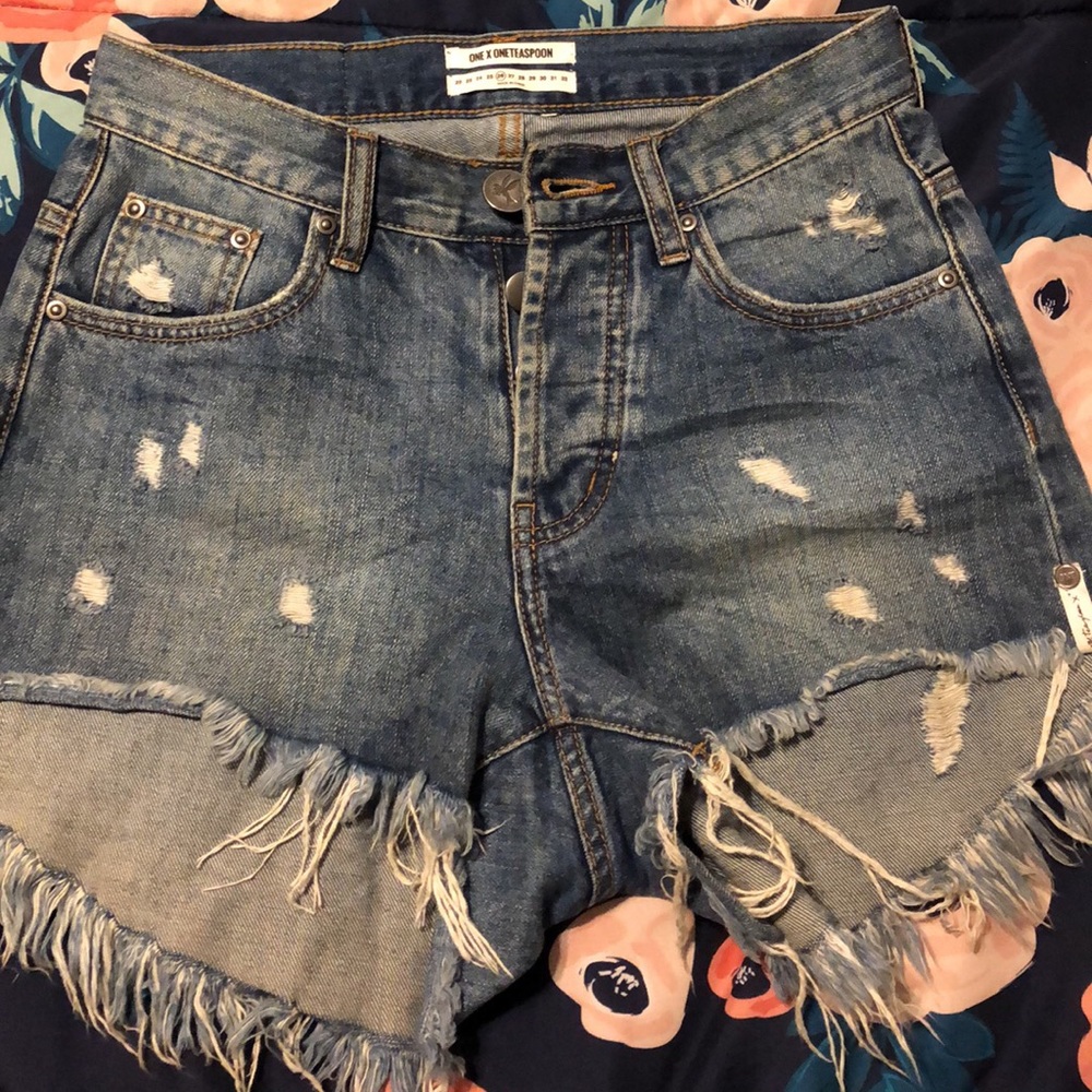 One teaspoon distressed hawk shorts size 26